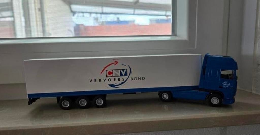 Lion toys  schaal 1.50  vrachtwagen cnv vakbond, Ophalen of Verzenden, Bus of Vrachtwagen, Lion Toys