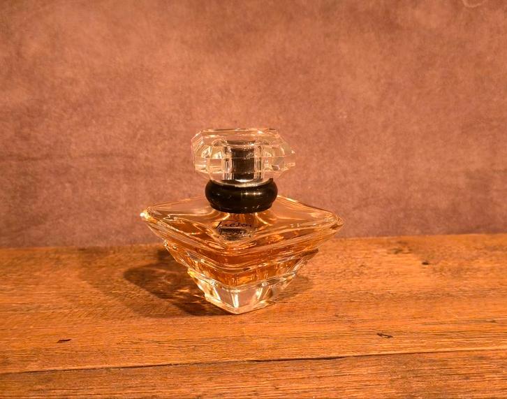 Lancôme Trésor Eau de Parfum - 30ml (40/50% vol), Sieraden, Tassen en Uiterlijk, Uiterlijk | Parfum, Zo goed als nieuw, Ophalen of Verzenden