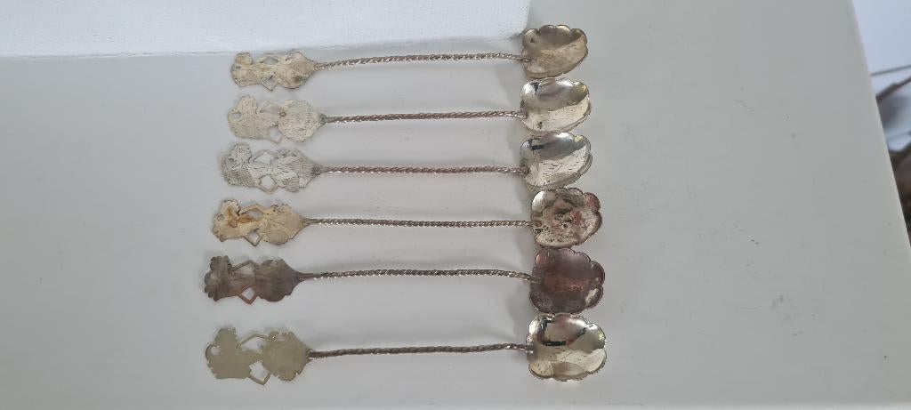 Djokja verzilverde lepeltjes met Wayang pop op top, Antiek en Kunst, Ophalen of Verzenden