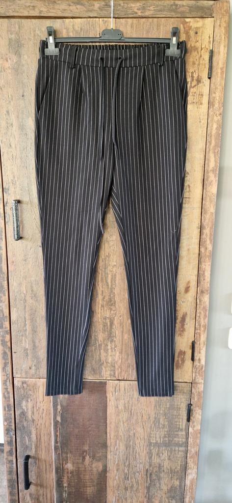 Broek streep

RBLZ REBELZ, Kleding | Dames, Broeken en Pantalons, Ophalen of Verzenden, Zo goed als nieuw, Lang