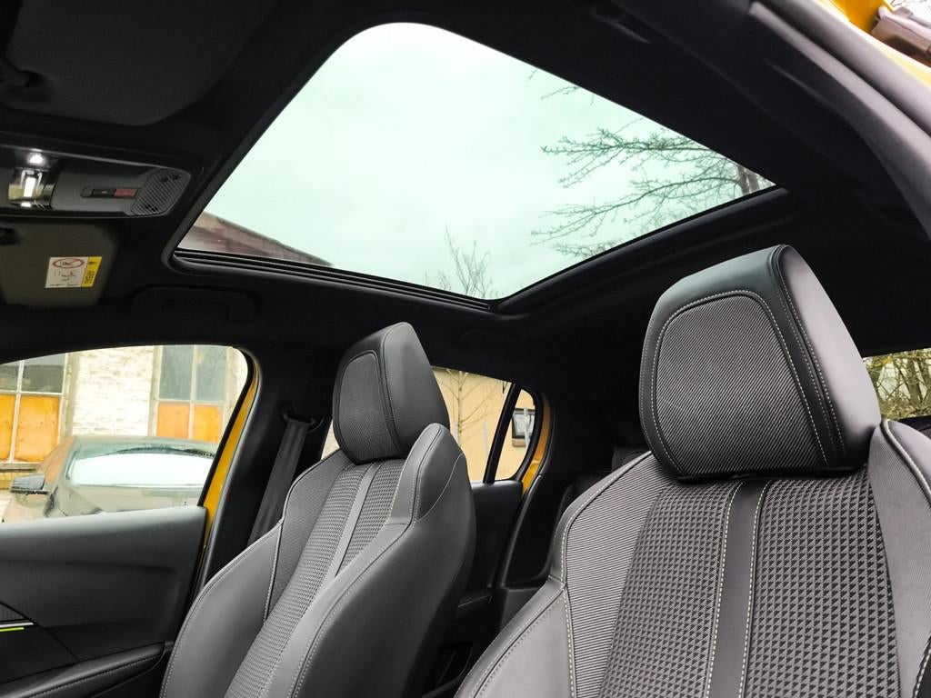 Peugeot 208 1.2 PureTech GT-Line 1e-Eig. & Dealer-Onderh BOV, 12 maanden, 101 pk, Gebruikt, Handgeschakeld