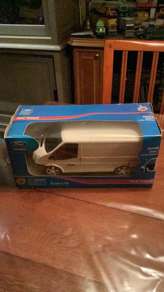 Ford Transit bestelwagen 1:18, Ophalen of Verzenden, Nieuw, Auto, Overige merken