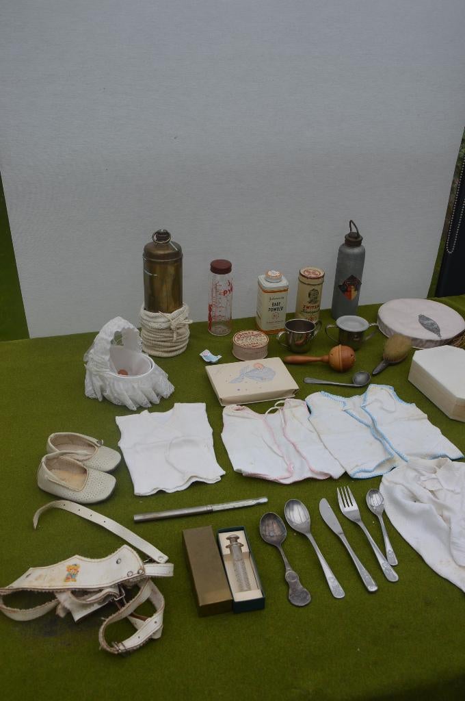 Verzameling oude geboorte baby en kraamartikelen benodigdhed, Antiek en Kunst, Ophalen of Verzenden