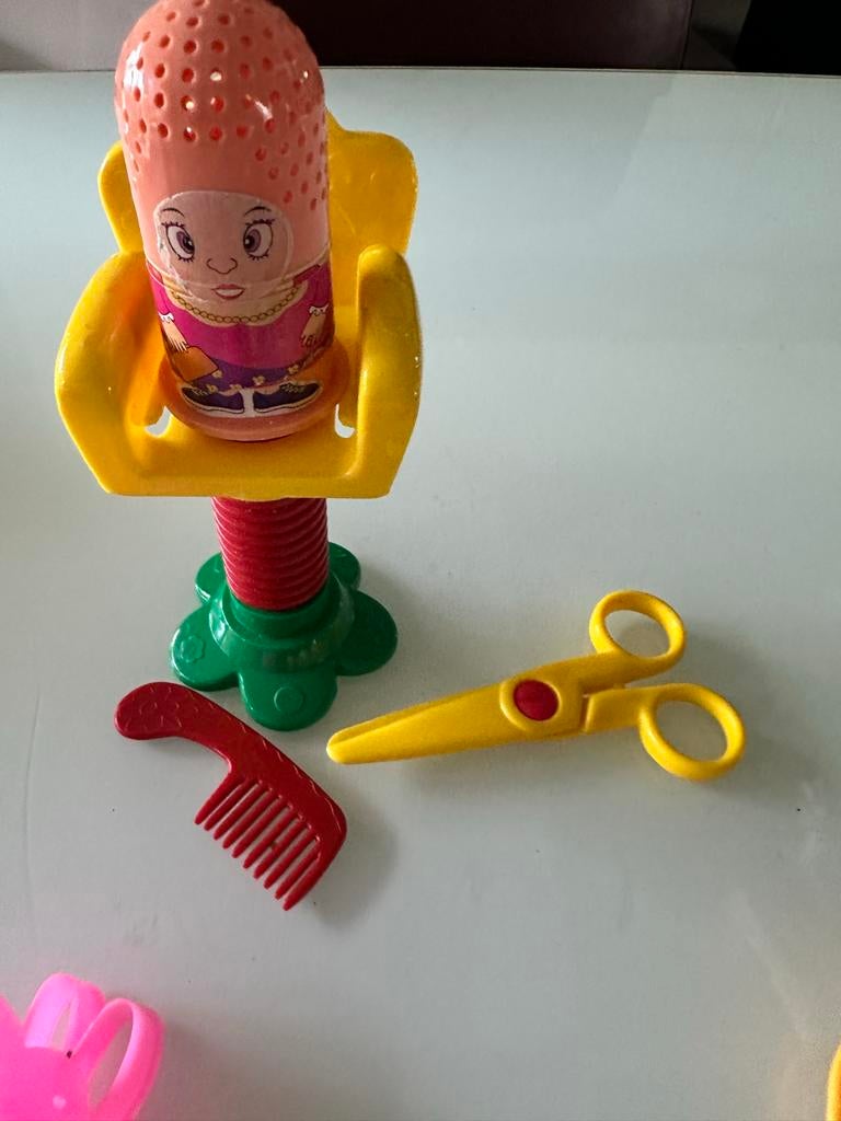 Klei speelset met kappersstoel en vormpjes, Ophalen of Verzenden, Gebruikt, Jongen of Meisje