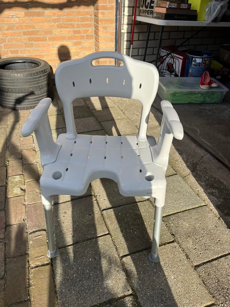 Etac nieuwe douchestoel, Diversen, Verpleegmiddelen, Ophalen, Zo goed als nieuw