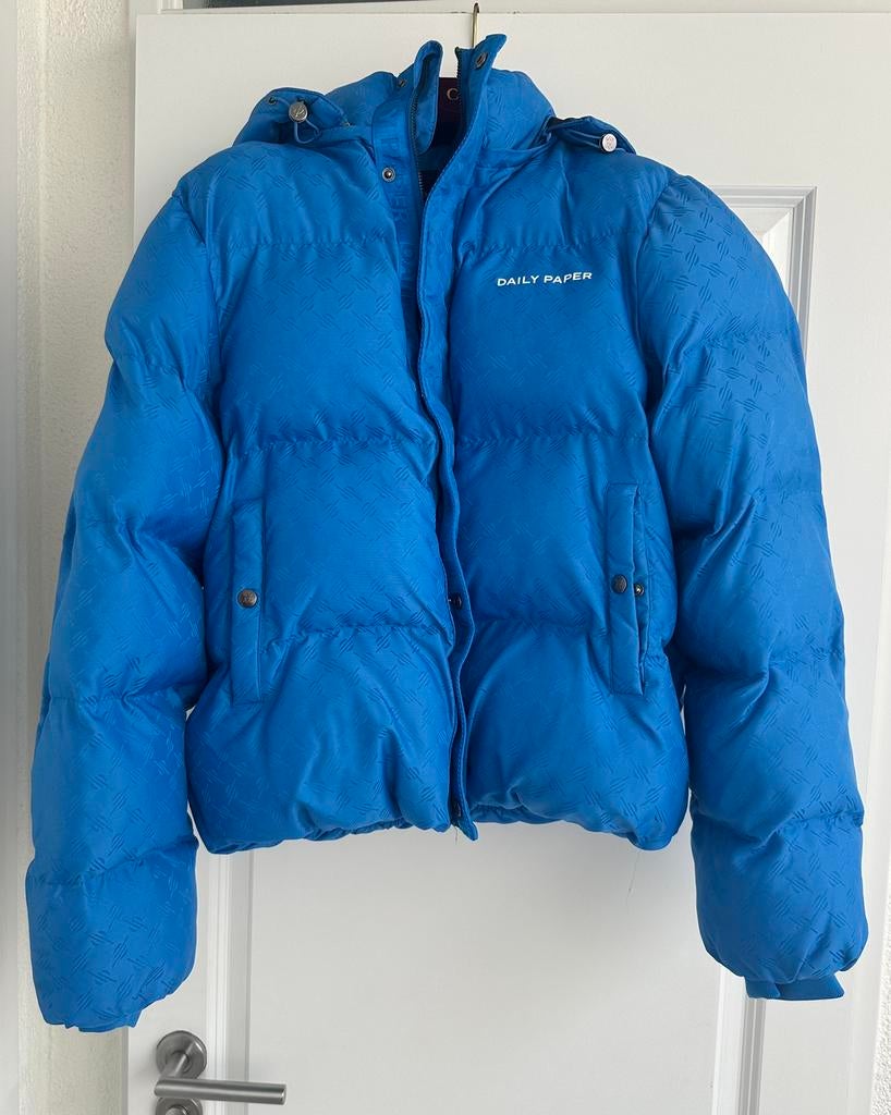 Daily Paper winterjas, Kleding | Dames, Jassen | Winter, Verzenden, Zo goed als nieuw, Maat 38/40 (M), Blauw