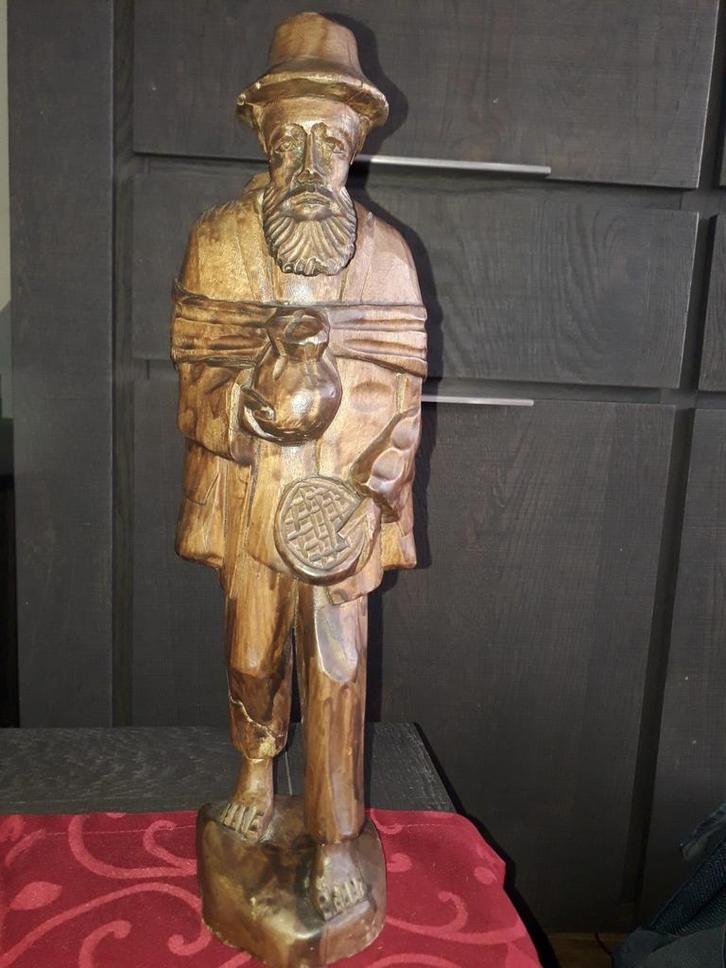 Houten beeld van een man met hoed en geldbuidel, Antiek en Kunst, Kunst | Beelden en Houtsnijwerken, Ophalen of Verzenden