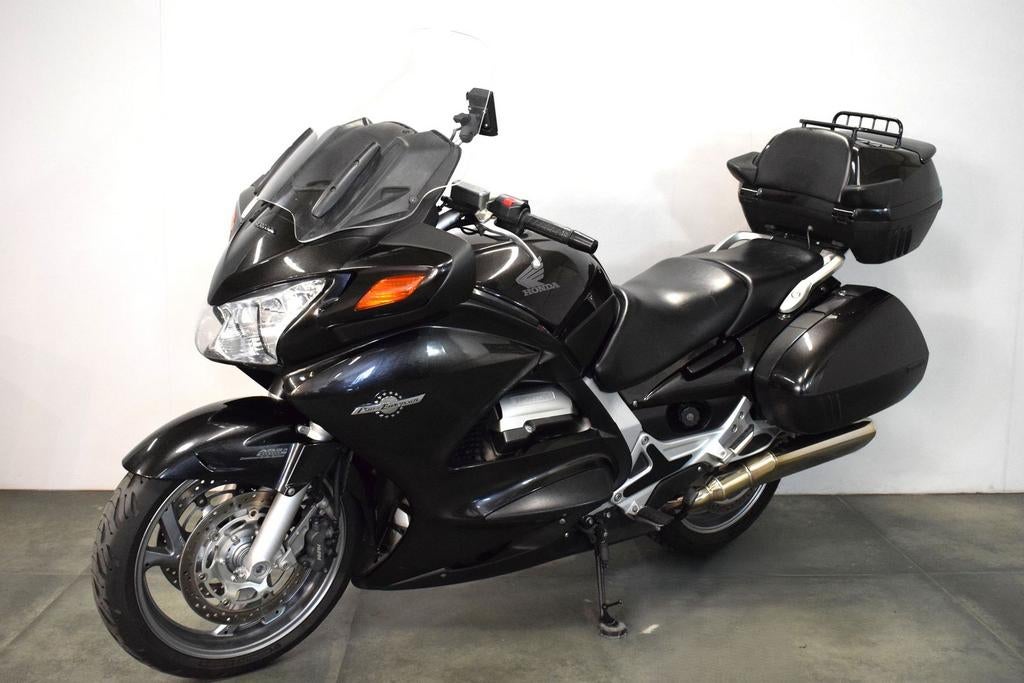 HONDA ST 1300 PAN EUROPEAN ABS (bj 2015), Motoren, Motoren | Honda, HONDA, 4 cilinders, Motorrijbewijs A, Bedrijf