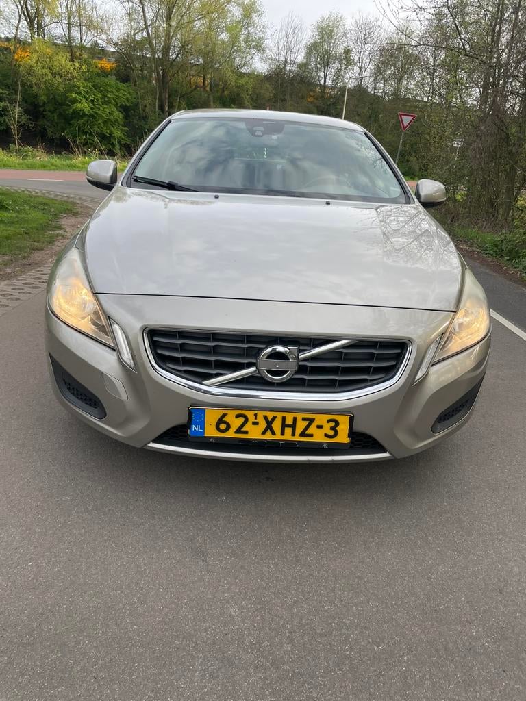 Volvo S60 1.6D Drive 84KW Powershift 2012 Grijs, 1402 kg, 4 cilinders, S60, 23 km/l