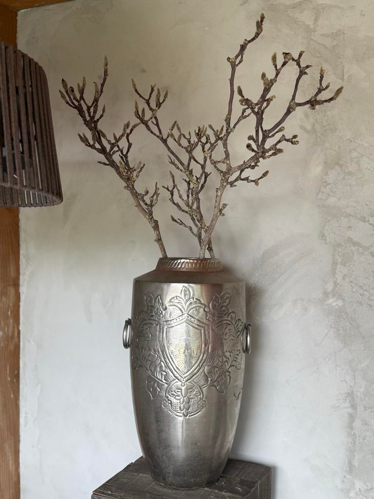 Grote ijzeren vaas met snijwerk en 2 ringen, Antiek en Kunst, Antiek | Vazen, Ophalen