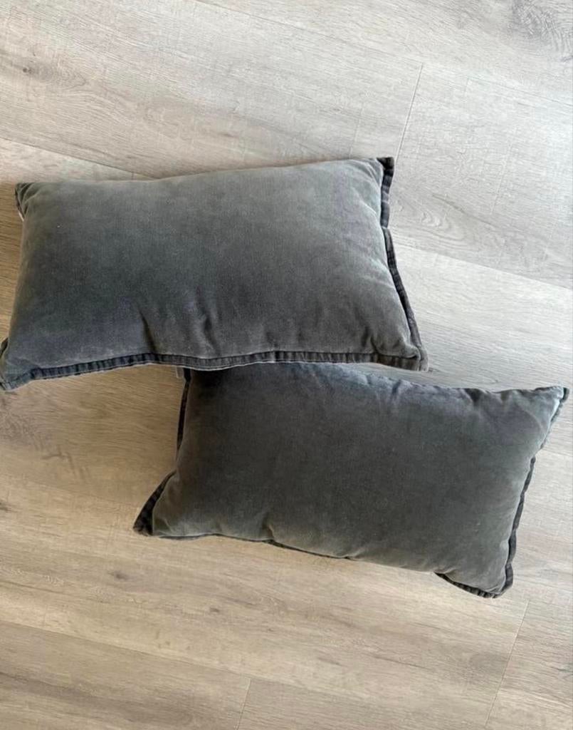 Grijze kussens van Mrs. Bloom, Ophalen, Zo goed als nieuw, Grijs, Rechthoekig