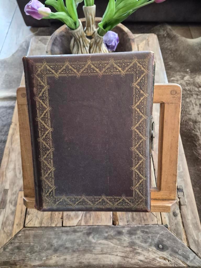 Oud fotoalbum met slotje en boekstandaard, Ophalen of Verzenden