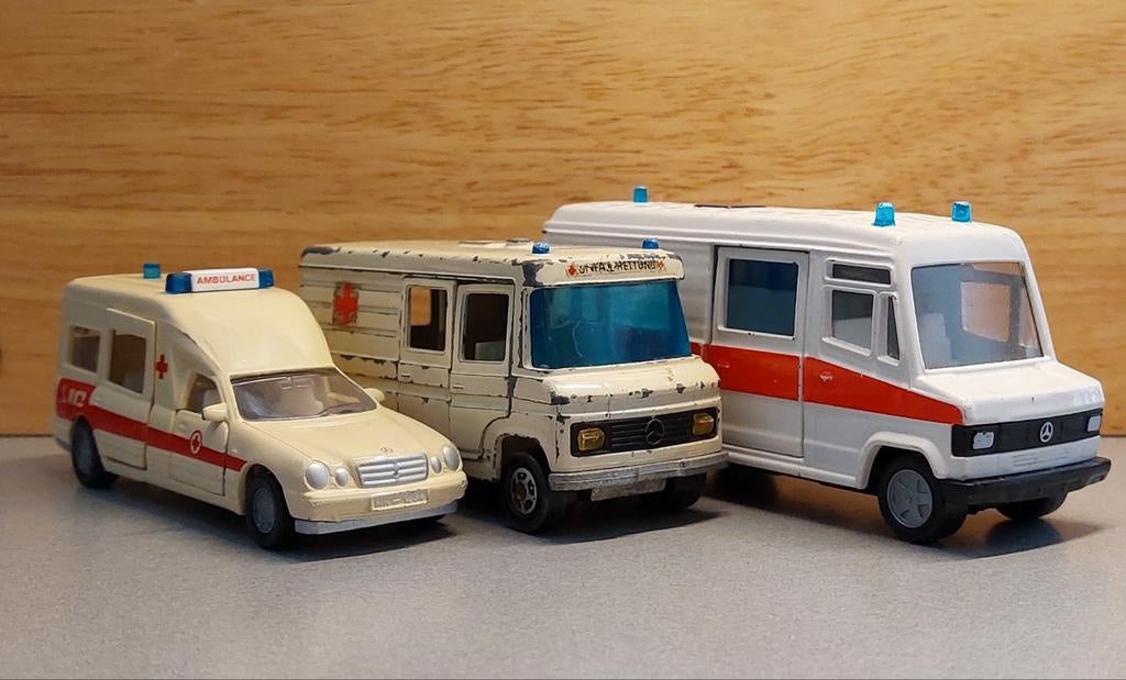 Set van 3 model Mercedes-Benz ambulance, Overige merken, Gebruikt, Auto, Groter dan 1:32