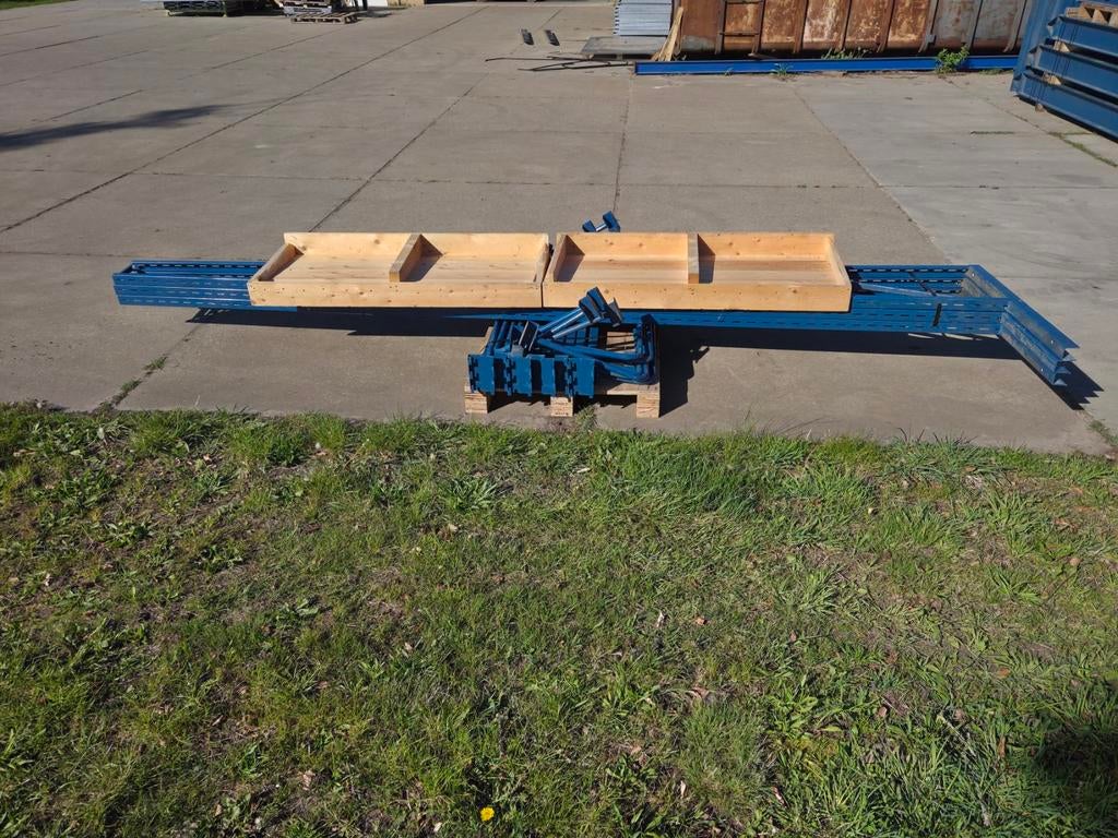 A magazijnstelling verticale opslag planken latten 4.0x2.6m., Ophalen