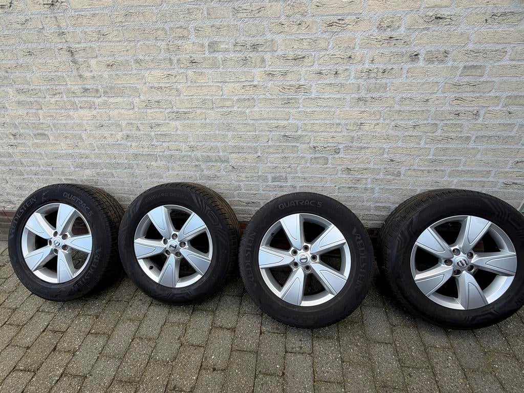 Velgen + banden 5x108 Volvo XC40 - 235/60 R17 All Season, Auto-onderdelen, Banden en Velgen, Ophalen, Gebruikt, Banden en Velgen
