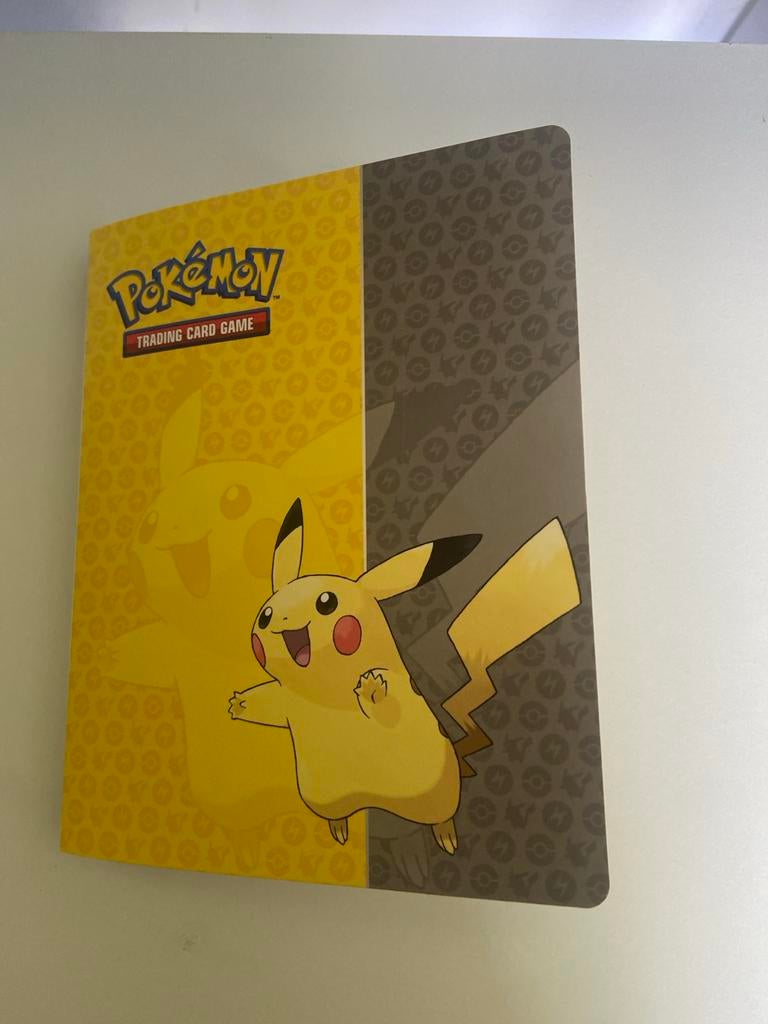 Pokémon Kaarten Binder - Waarde circa €500, Ophalen of Verzenden, Zo goed als nieuw, Meerdere kaarten, Foil