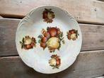 Prachtig oud groot fruit bord met paarlemoer glans Aardbeien, Antiek en Kunst, Ophalen