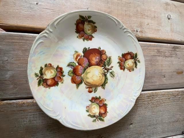 Prachtig oud groot fruit bord met paarlemoer glans Aardbeien, Antiek en Kunst, Antiek | Schalen, Ophalen