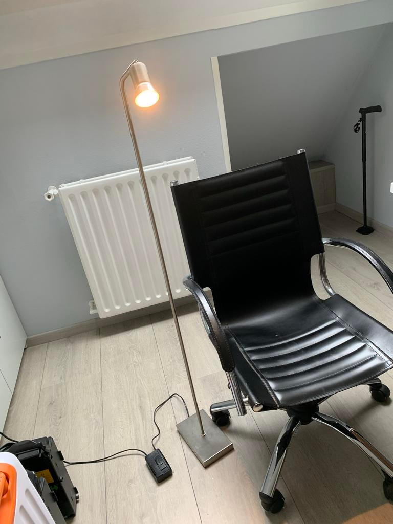 Karwei Vloerlamp Mic, Huis en Inrichting, Lampen | Vloerlampen, Ophalen of Verzenden, Zo goed als nieuw, Metaal, 100 tot 150 cm