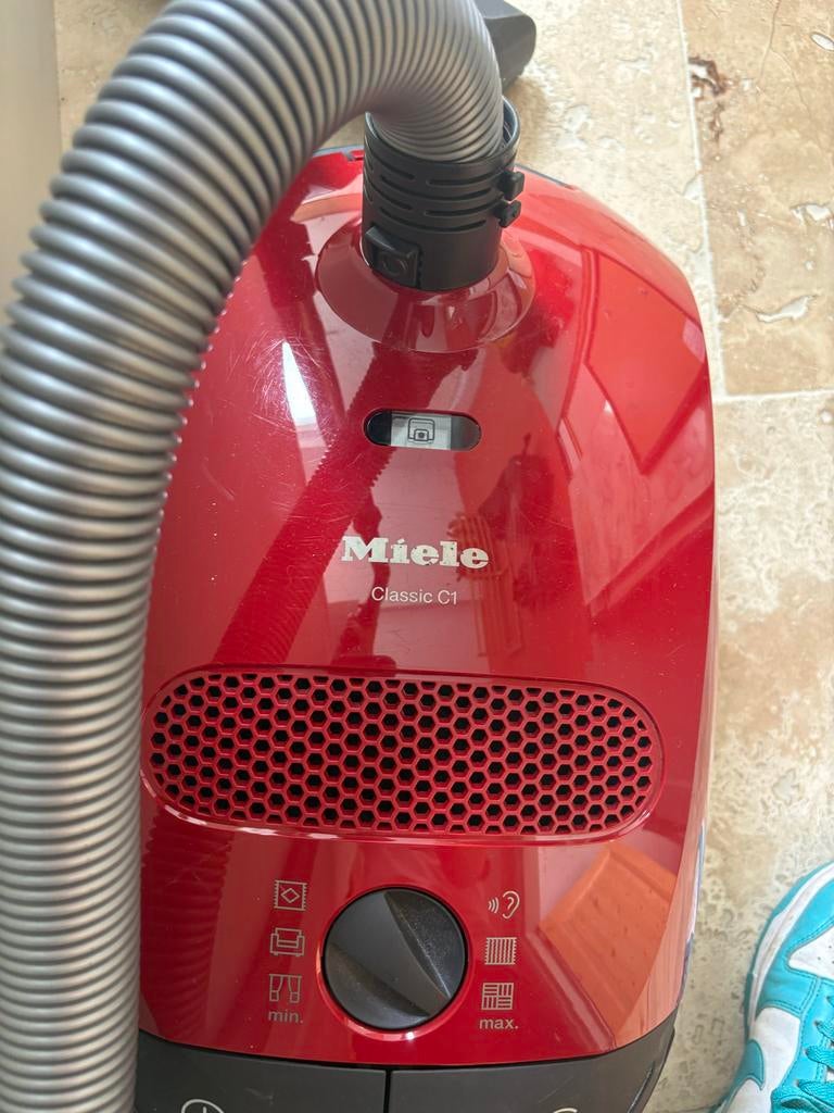 Miele Classic C1 stofzuiger - 1 jaar oud, zo goed als nieuw, Witgoed en Apparatuur, Stofzuigers, Ophalen, Zo goed als nieuw, Stofzak