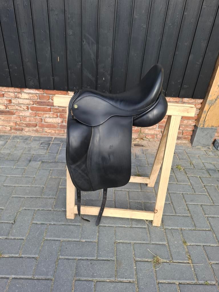 Dressuurzadel hulsebos 17.5 inch, Ophalen, Zo goed als nieuw, Dressuur