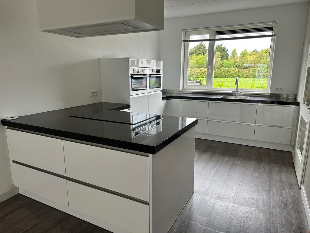 Strakke, moderne wit hoogglans keuken te koop, Huis en Inrichting, Keuken | Complete keukens, Ophalen, Gebruikt, Overige materialen