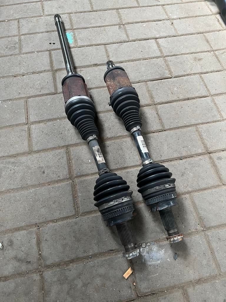 BMW E91 325ix Voorste Aandrijfassen Xdrive, Ophalen, Gebruikt, BMW