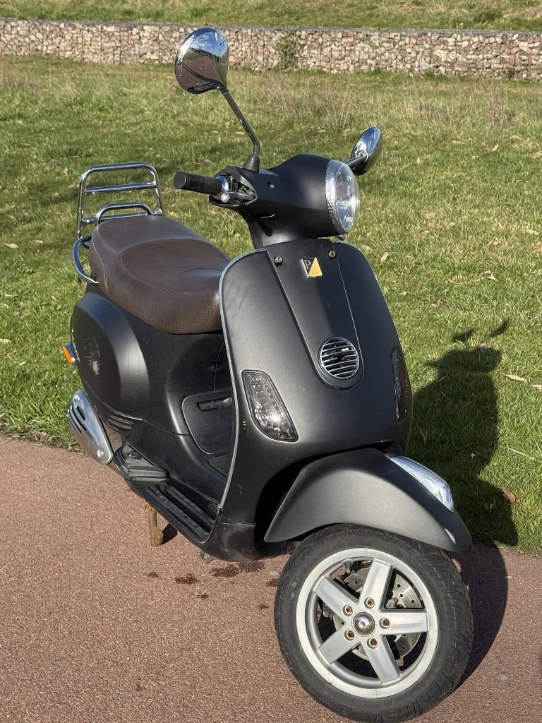 Vespa LX50 4-takt 45km/u (2010) – Unieke kleur, Fietsen en Brommers, Scooters | Vespa, Ophalen, Gebruikt, Maximaal 45 km/u, Benzine