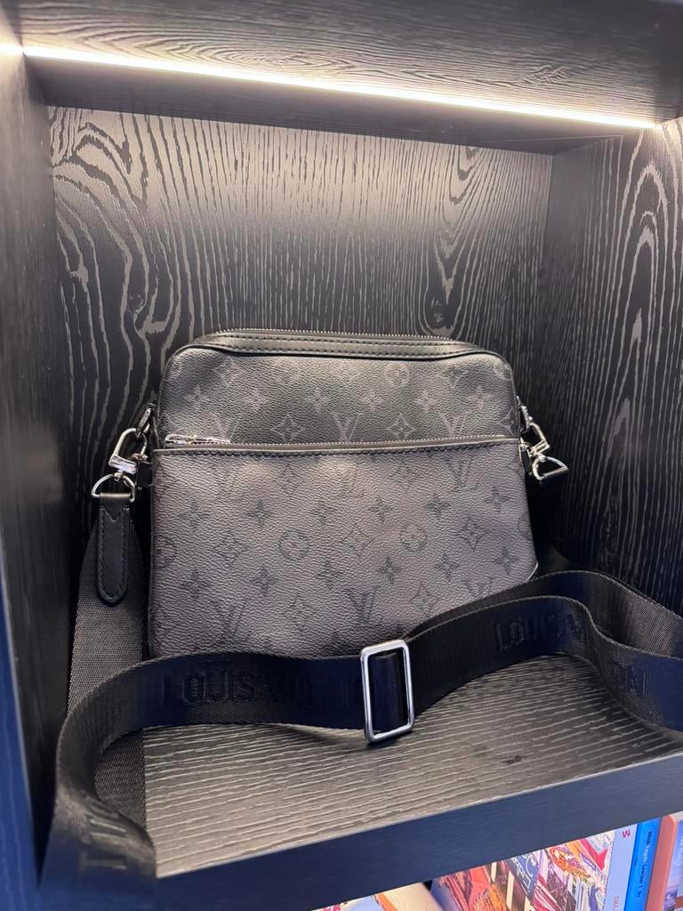 Louis vuitton tas, Sieraden, Tassen en Uiterlijk, Tassen | Schoudertassen, Ophalen of Verzenden, Gebruikt, Zwart