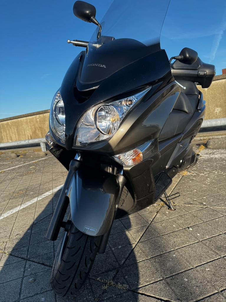 Honda Scooter SW-T 600 ABS Handvatverwarming NIEUWSTAAT NAP, Info@neologistics.nl, Scooter, HONDA, Bedrijf