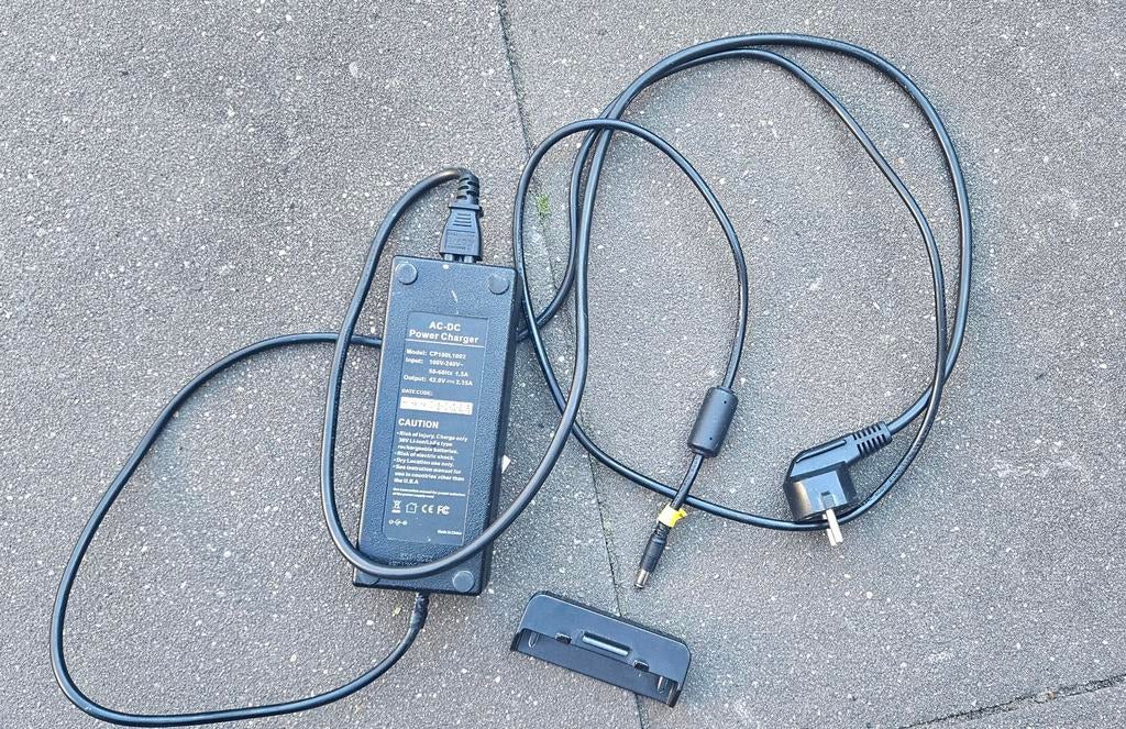 Oplader Batavus Sparta Li-ion 36v 2.35A CP100L1002, Fietsen en Brommers, Fietsaccessoires | Fietsaccu's, Ophalen of Verzenden