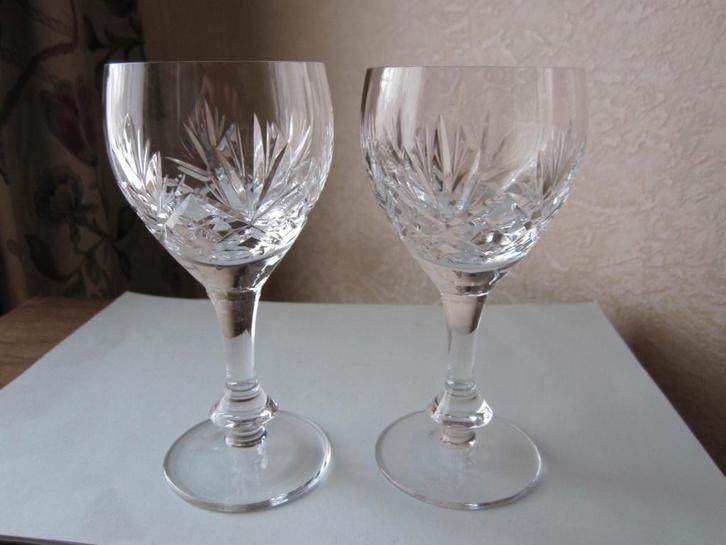 Twee prachtige geslepen kristal witte wijnglazen -, Antiek en Kunst, Antiek | Glas en Kristal, Verzenden