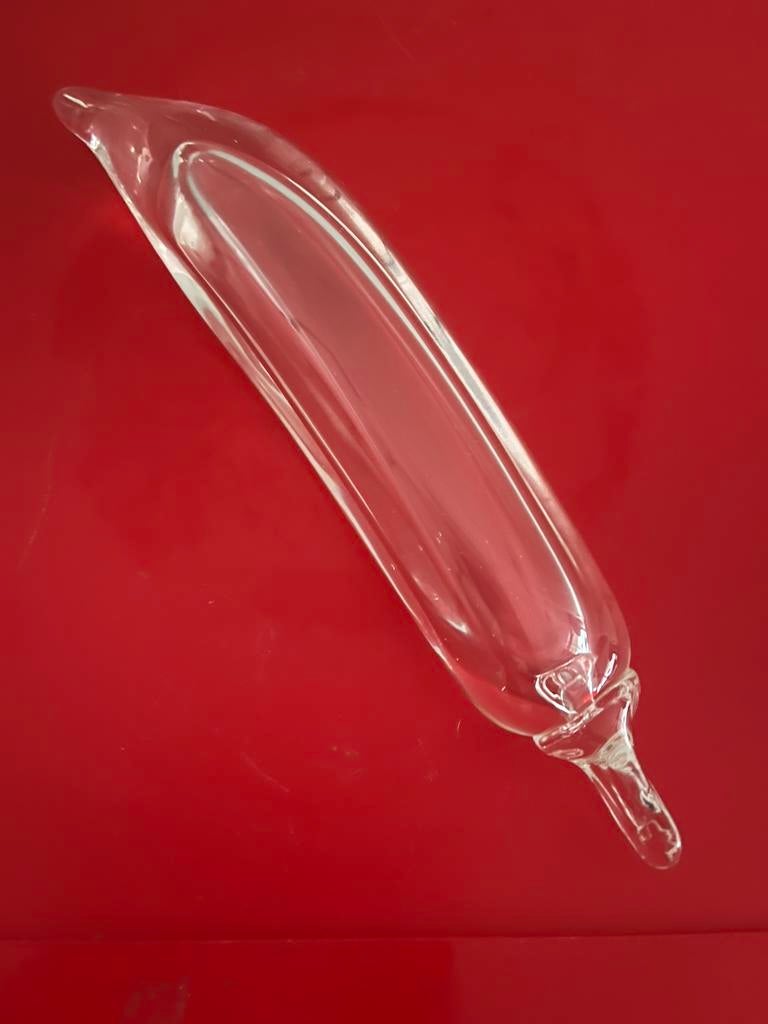 GLAZEN OBJECT. —  IN DE VORM VAN EEN BANAAN., Antiek en Kunst, Ophalen of Verzenden