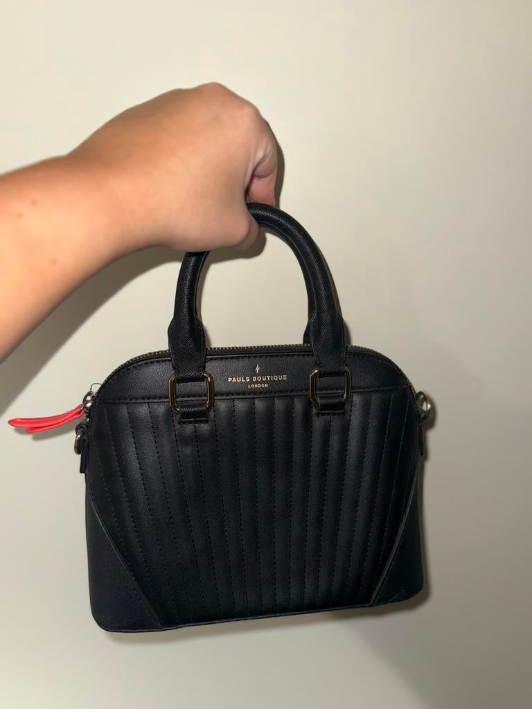 Pauls Boutique handtas - Zwart met rood detail, Sieraden, Tassen en Uiterlijk, Tassen | Damestassen, Ophalen, Zo goed als nieuw