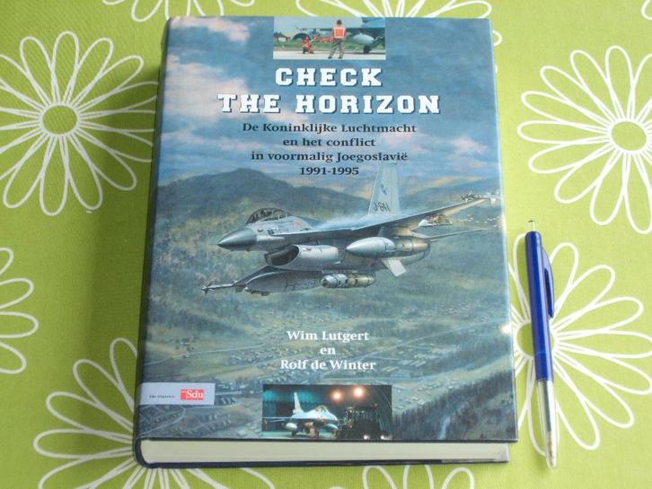 Check the horizon -  De Koninklijke Luchtmacht / Joegoslavië, Boeken, Oorlog en Militair, Zo goed als nieuw, Luchtmacht, 1945 tot heden