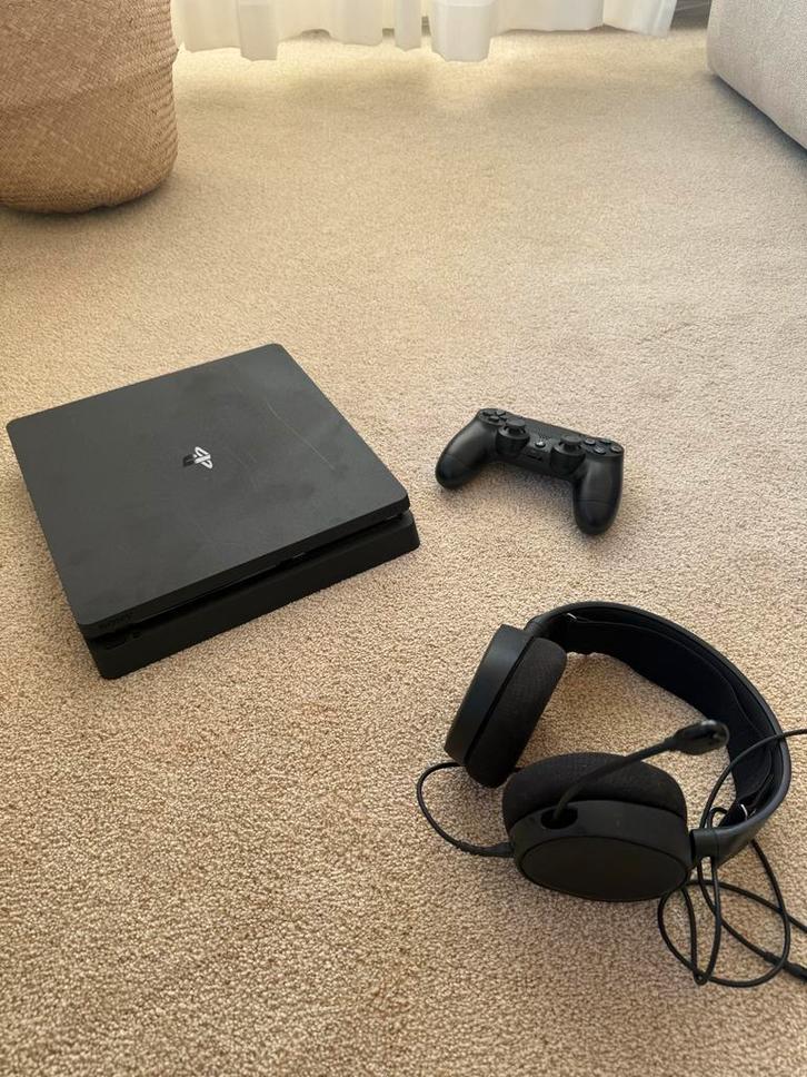 PlayStation 4 + Controller + headset, Spelcomputers en Games, Spelcomputers | Sony PlayStation 4, Gebruikt, Original, 500 GB, Met 1 controller