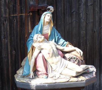 antiek Heilige beeld v. Maria met Jesus, genaamd, Piëta. beschikbaar voor biedingen