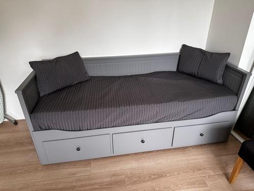 IKEA Hemnes bedbank, Huis en Inrichting, Slaapkamer | Slaapbanken, Zo goed als nieuw, 90 cm, 210 cm, Tweepersoons, Grijs, Ophalen