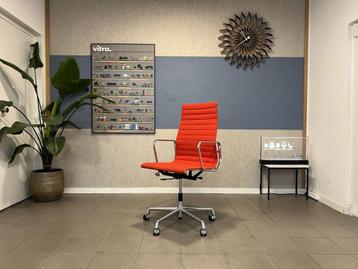 Vitra | Eames | EA 119 | Oranje Hopsak - Chrome | 1x beschikbaar voor biedingen