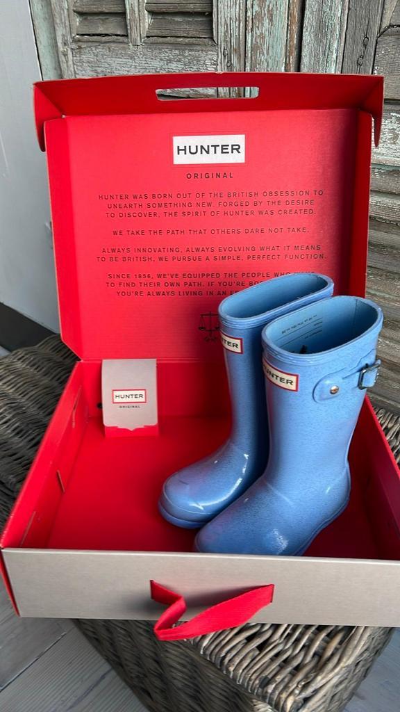 Prachtige HUNTER Kids Starcloud Vivid Blue laarzen maat 28, Kinderen en Baby's, Kinderkleding | Schoenen en Sokken, Zo goed als nieuw