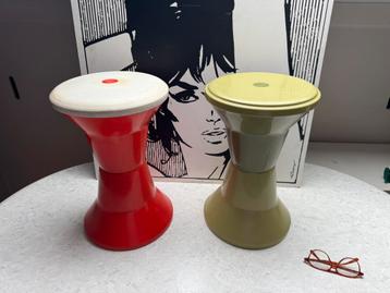 Twee originele 60’s diabolo krukjes, zuilen beschikbaar voor biedingen