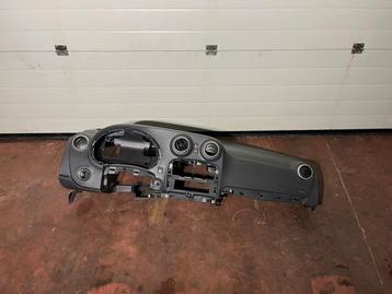 Dashboard van een Mercedes Citan beschikbaar voor biedingen