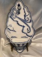 Porseleinen wijwaterbakje met afbeelding van Aeolus., Antiek en Kunst, Ophalen of Verzenden