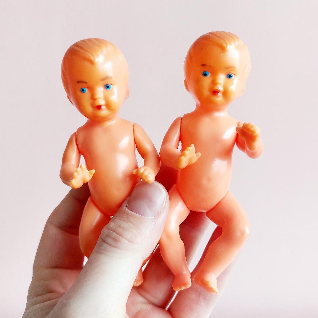 2  Celluloid West Germany baby poppetjes, poppenhuis poppen, Verzamelen, Poppen, Ophalen of Verzenden, Zo goed als nieuw, Pop