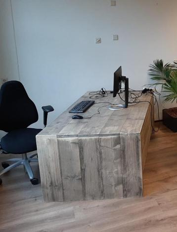 Bureau op maat, model gemaakt. NIEUW beschikbaar voor biedingen