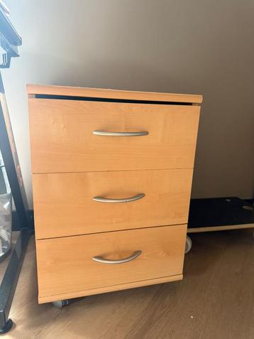2 Nachtkastjes op wieltjes - GRATIS af te halen! beschikbaar voor biedingen