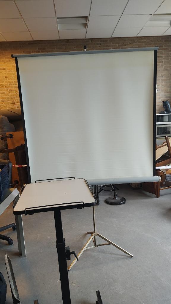 Projectiescherm & projectortafel (projector screen & table), Audio, Tv en Foto, Projectieschermen, Gebruikt, Handmatig, Ophalen