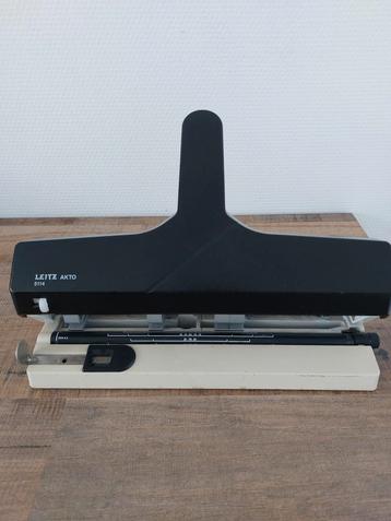 Leitz Akto 5114 4-Gats Perforator beschikbaar voor biedingen