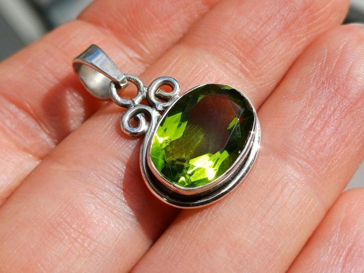 Vanoli Kleine 925 zilveren kettinghanger met peridot, Sieraden, Tassen en Uiterlijk, Kettinghangers, Nieuw, Zilver, Groen, Met edelsteen