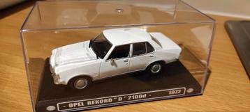 Opel Rekord D 2100d sedan 1972 wit 1:43 in vitrinedoosje  beschikbaar voor biedingen